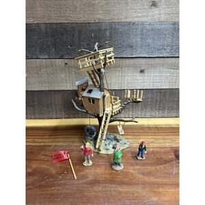 Lemax Village Steven's Hideout Treehouse , #04461 -in Box